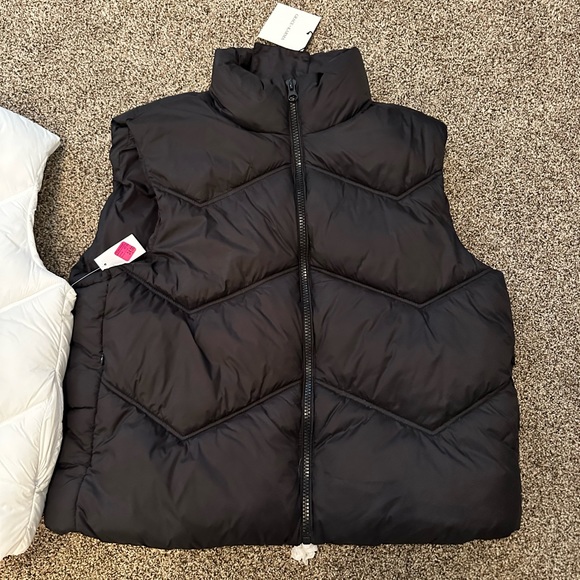 2- brand new puffy vests - Picture 4 of 8